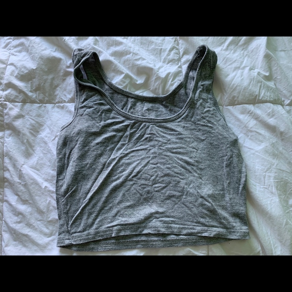 Gray tank // no brand